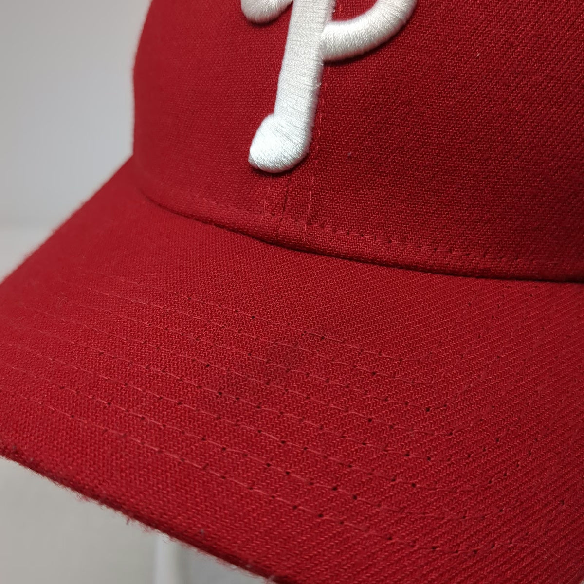 Philadelphia Phillies MLB New Era Baseball Cap Red M 39THIRTY Stretch Fit Hat