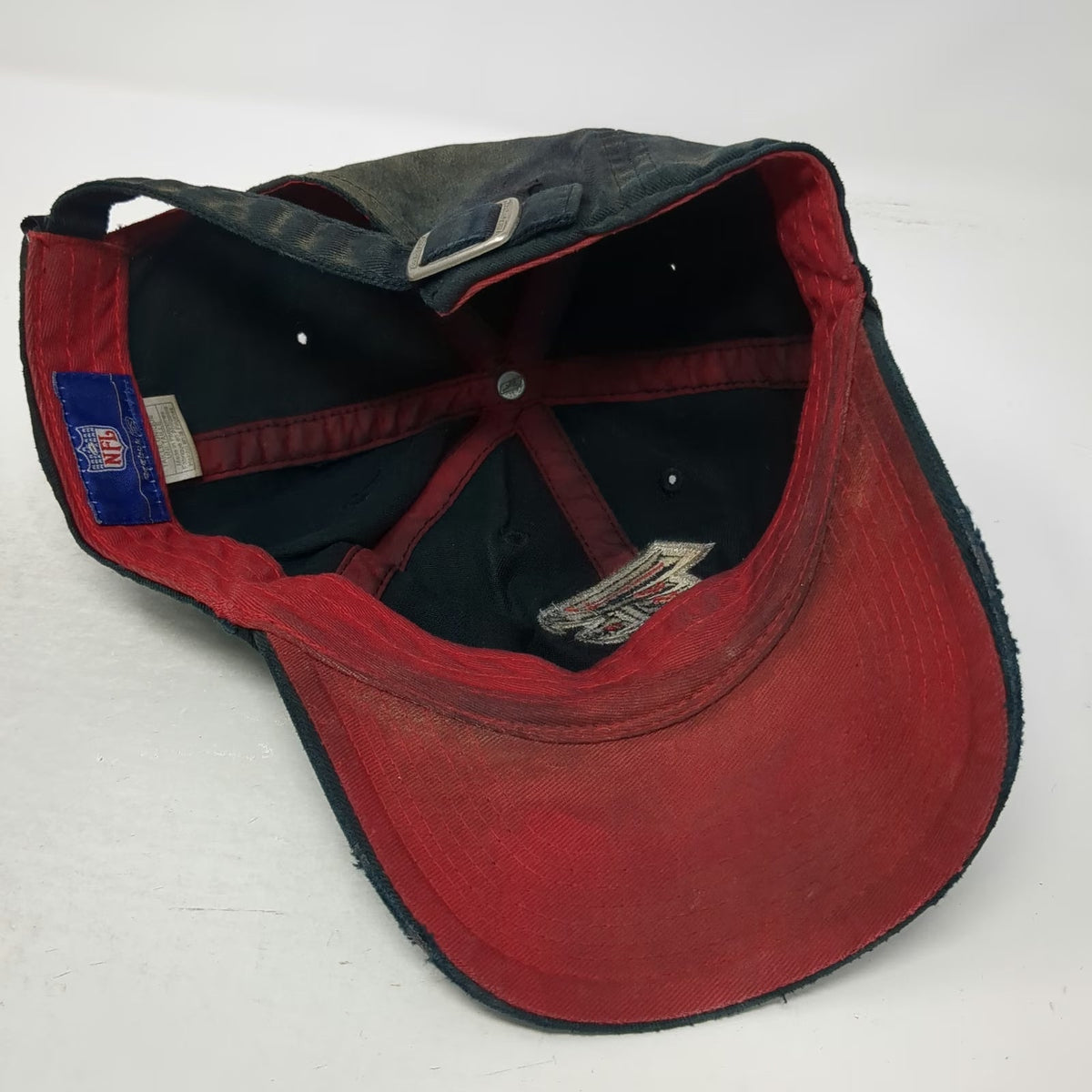 Atlanta Falcons NFL Reebok Cap Black One Size Distressed Red Underbrim Strapback