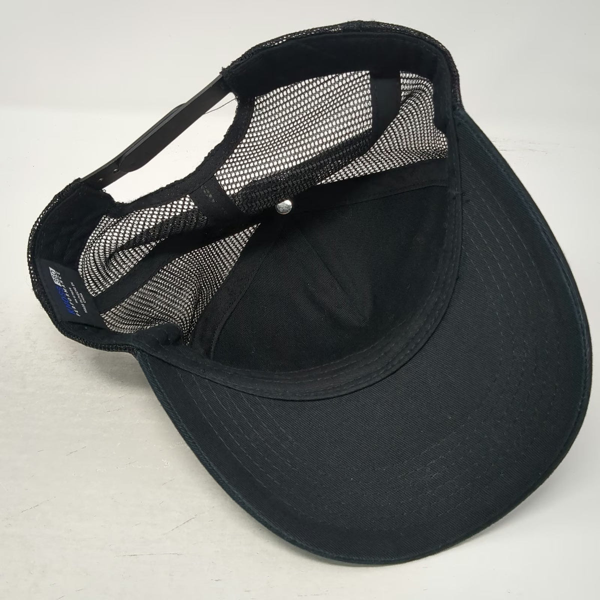 KNOSS Performance Trucker Hat Black One Size 3D Embroidery Mesh Back Snapback