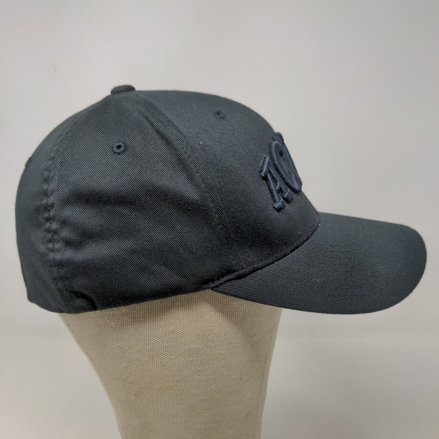 Flexfit Men's Fitted Hat Black Size L-XL Embroidered Acana Logo Maple Leaf