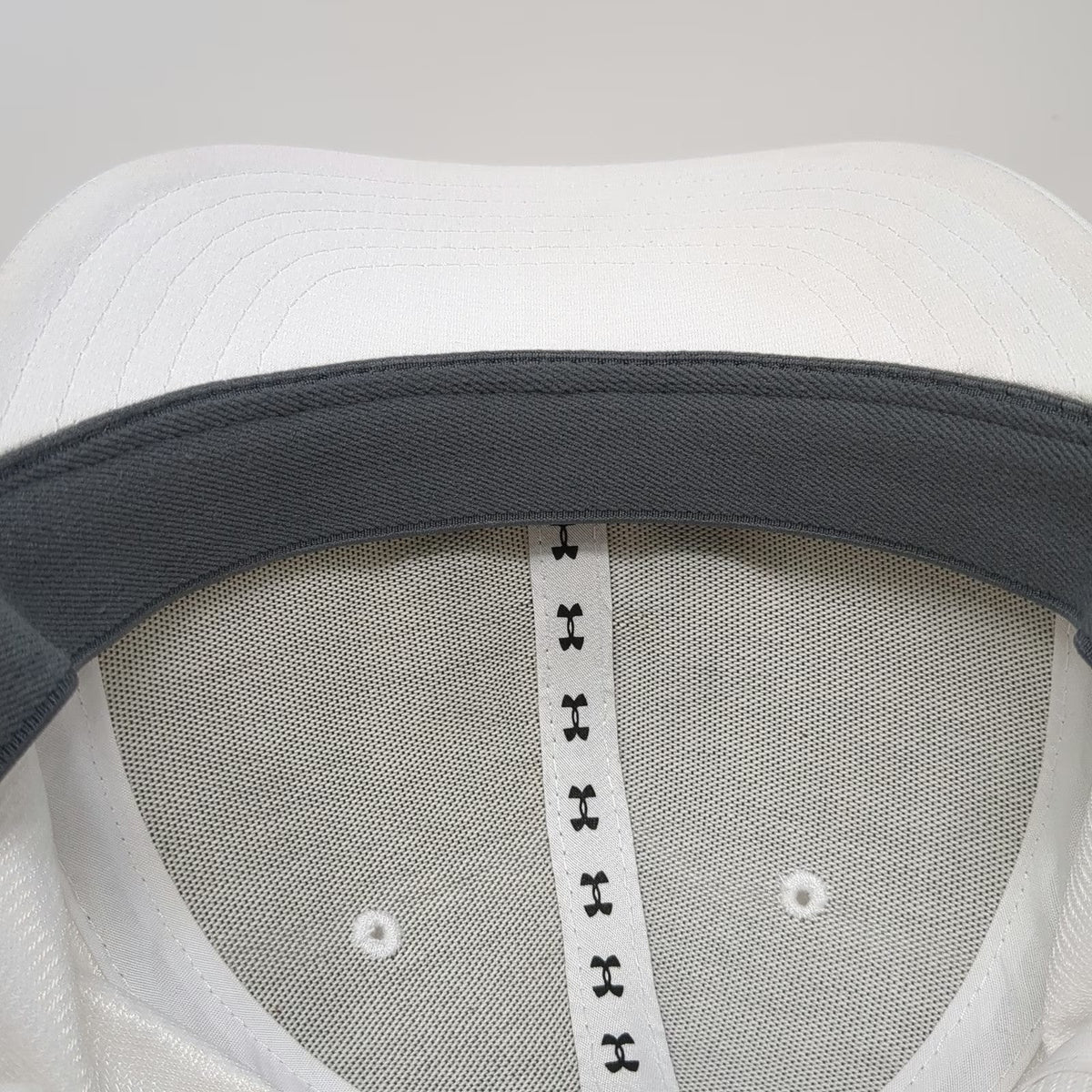 Under Armour Baseball Cap White XL Fitted Stretch Embroidered Logo Athletic Hat