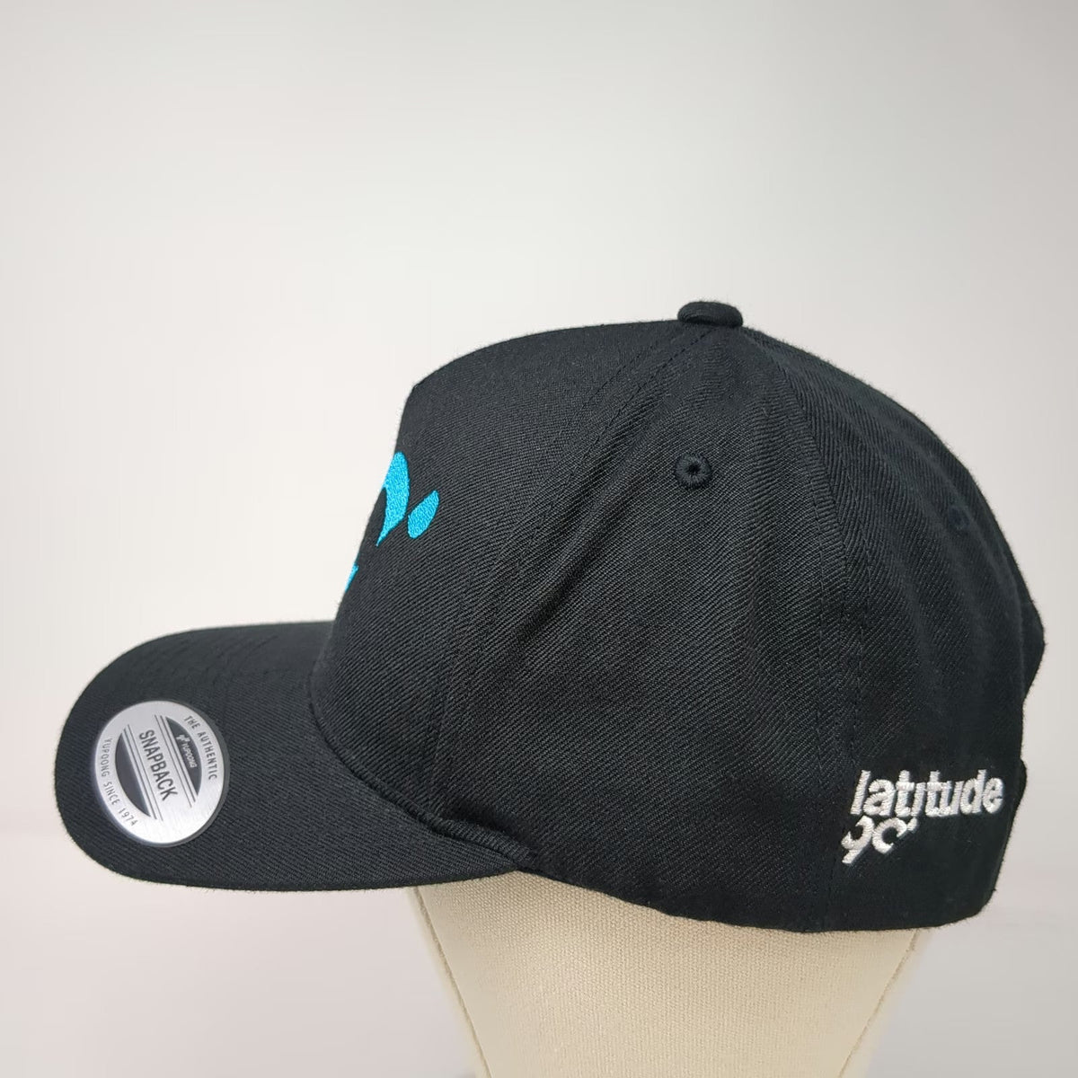 Yupoong 5 Panel Black Hat OSFM Latitude 90 Snapback Flat Brim Green Underbill