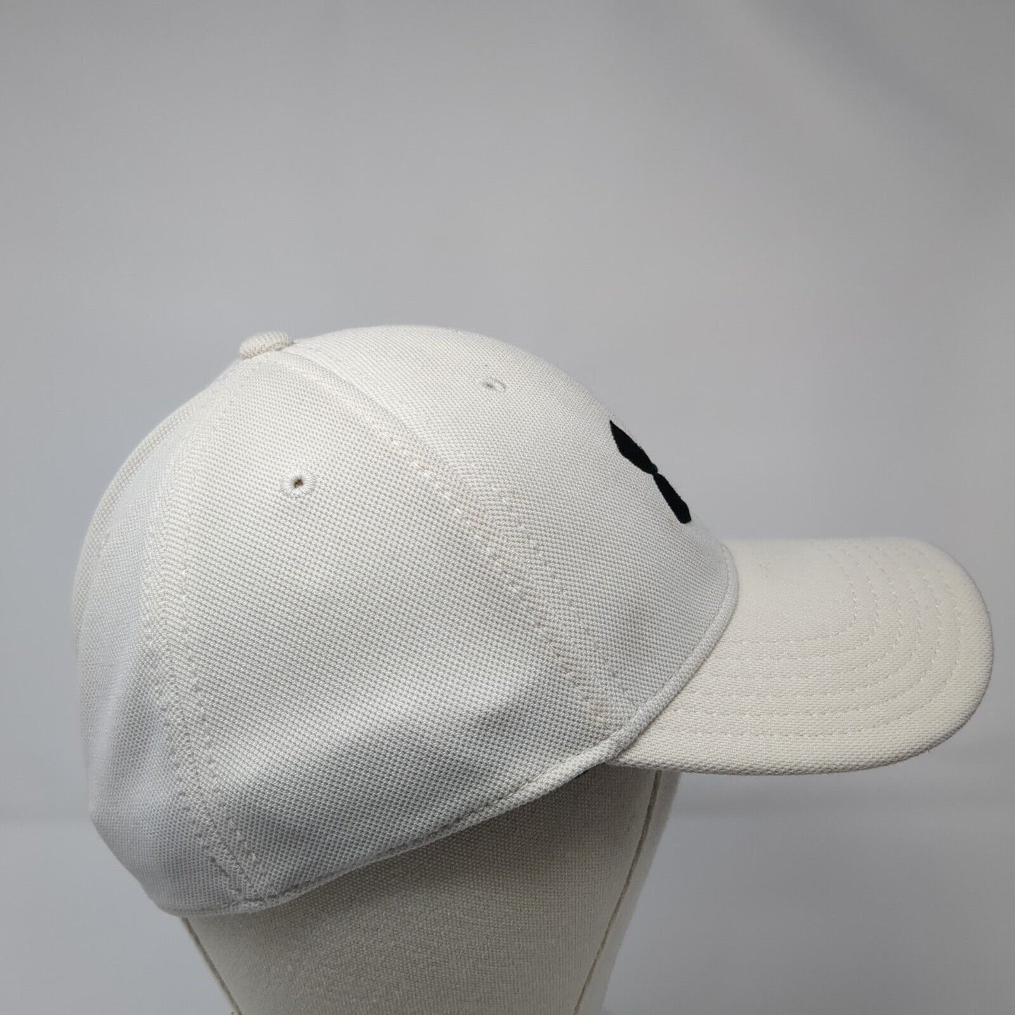 Under Armour Fitted Hat White Cream M/L Embroidered Vented Holes Polyester