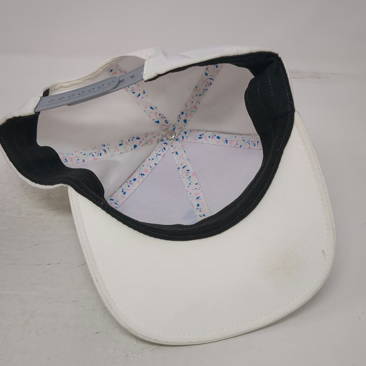 Swannies Snapback White One Size Hat Blue Swan Logo Performance Gray Strap