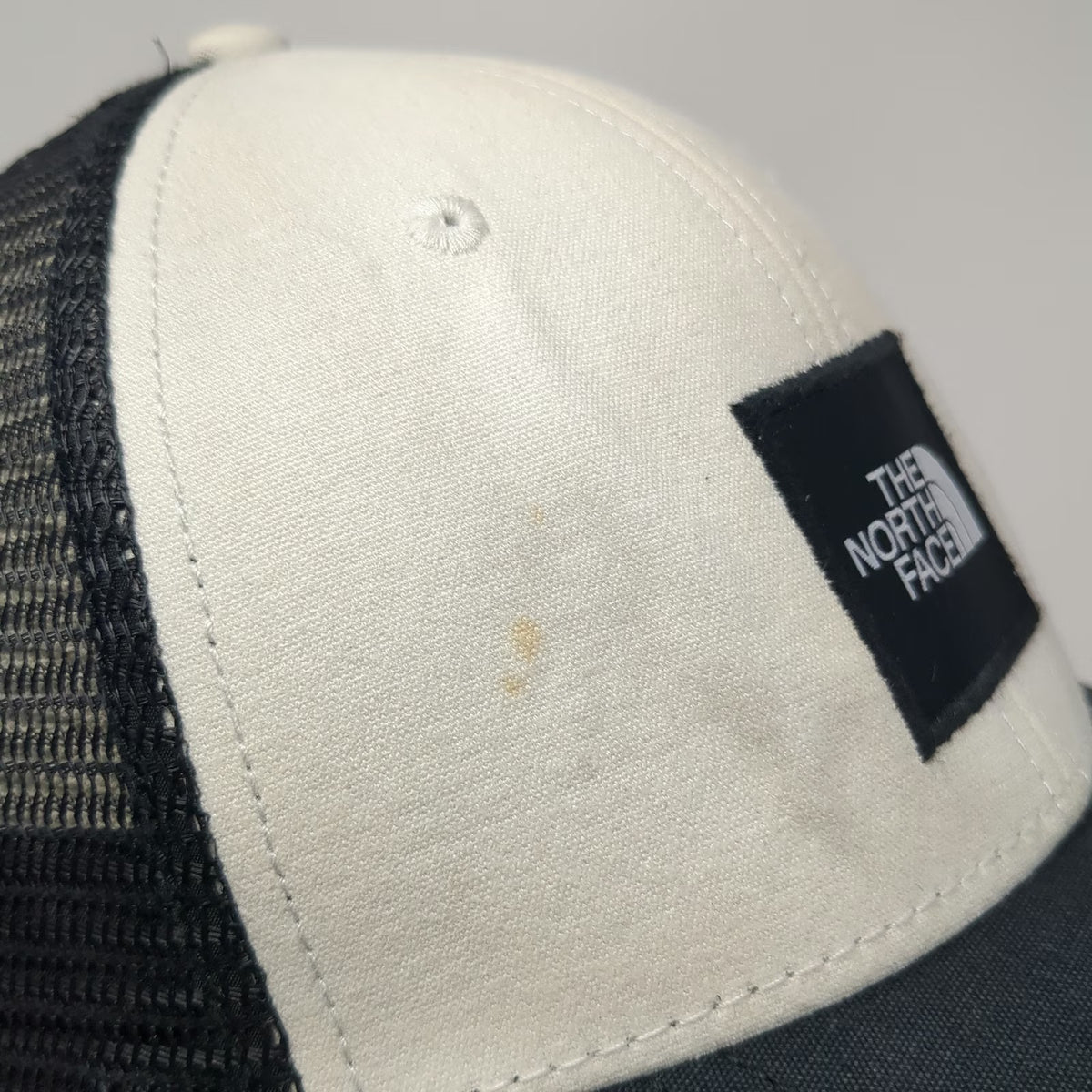 The North Face Trucker Hat White Black OS Mesh Back Snapback Logo Hat Sun Visor