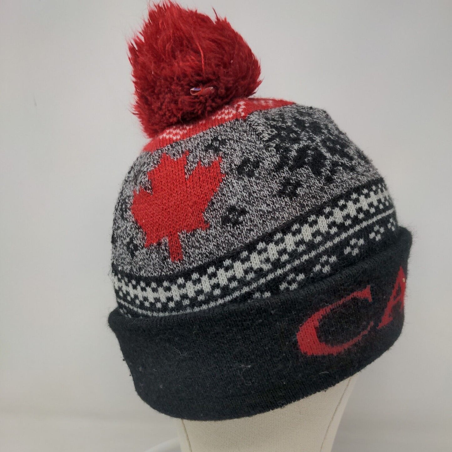 Gertex Men's Canada Knit Beanie Hat Cap Black Gray Pom Pom Maple Leaf
