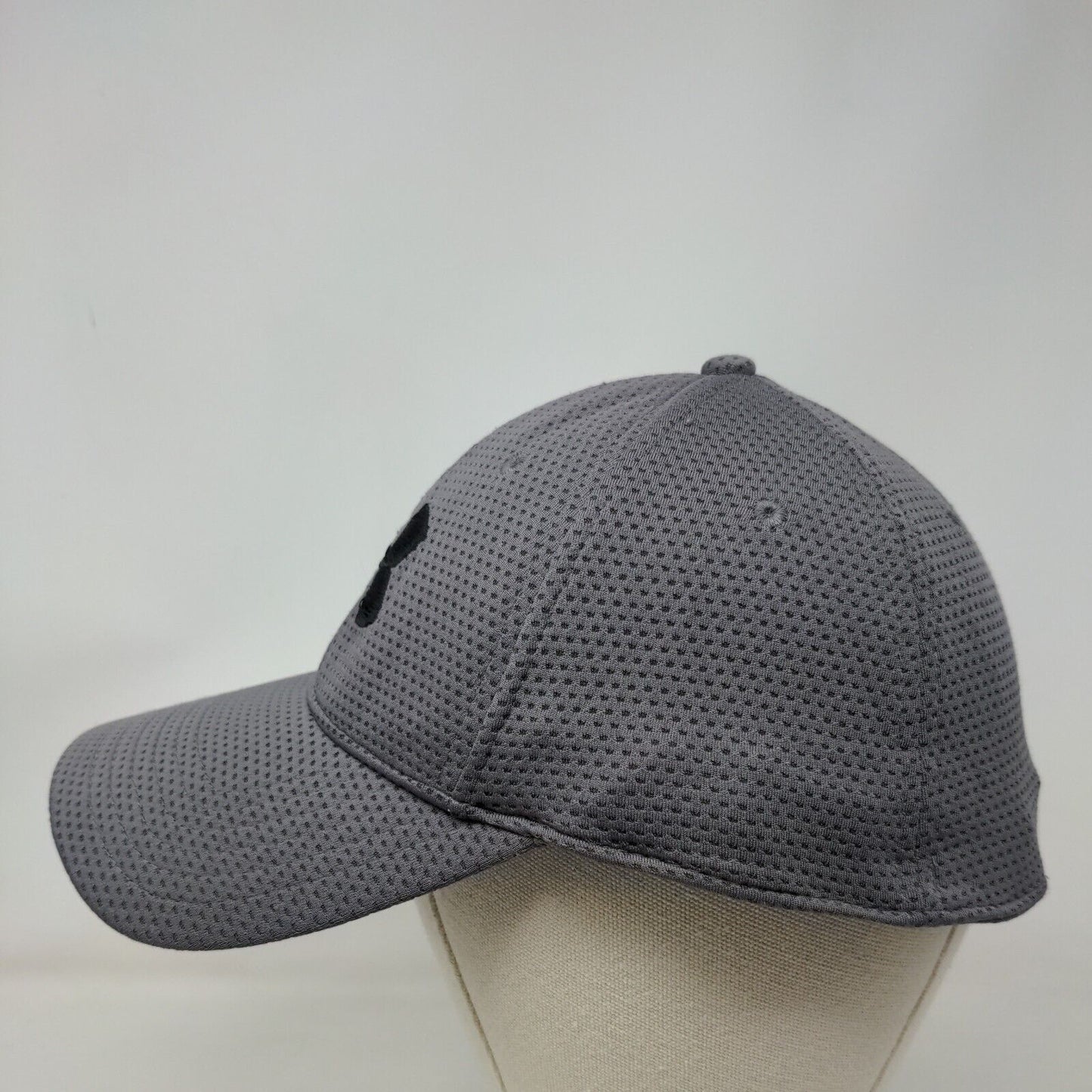 Under Armour Fitted Hat Gray L/XL Embroidered Breathable Vented Holes 6 Panel