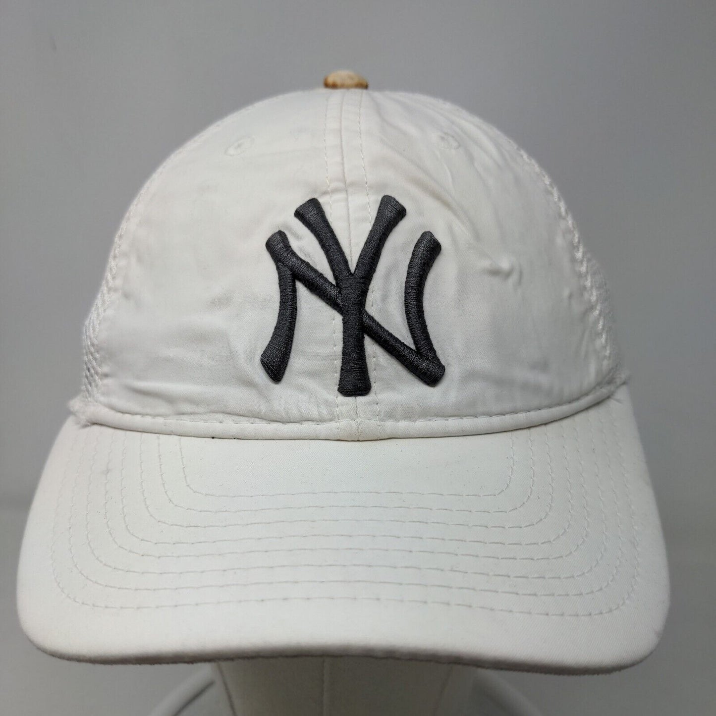 New Era Women's Strapback Mesh Back Hat White OSFM Embroidered New York Yankees