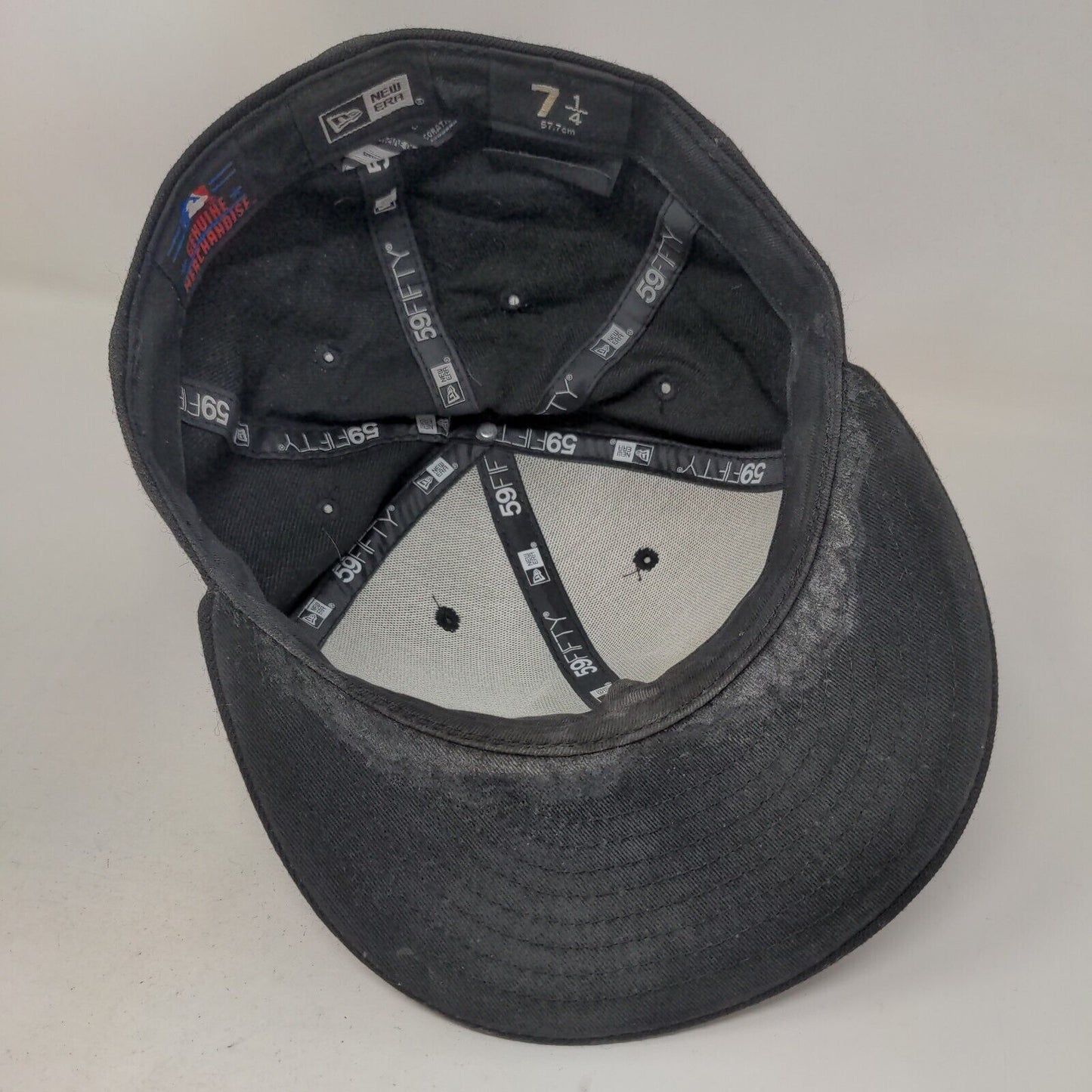 New Era Men's Fitted Hat Black 7 1/4 New York Yankees 59Fifty Embroidered Logo