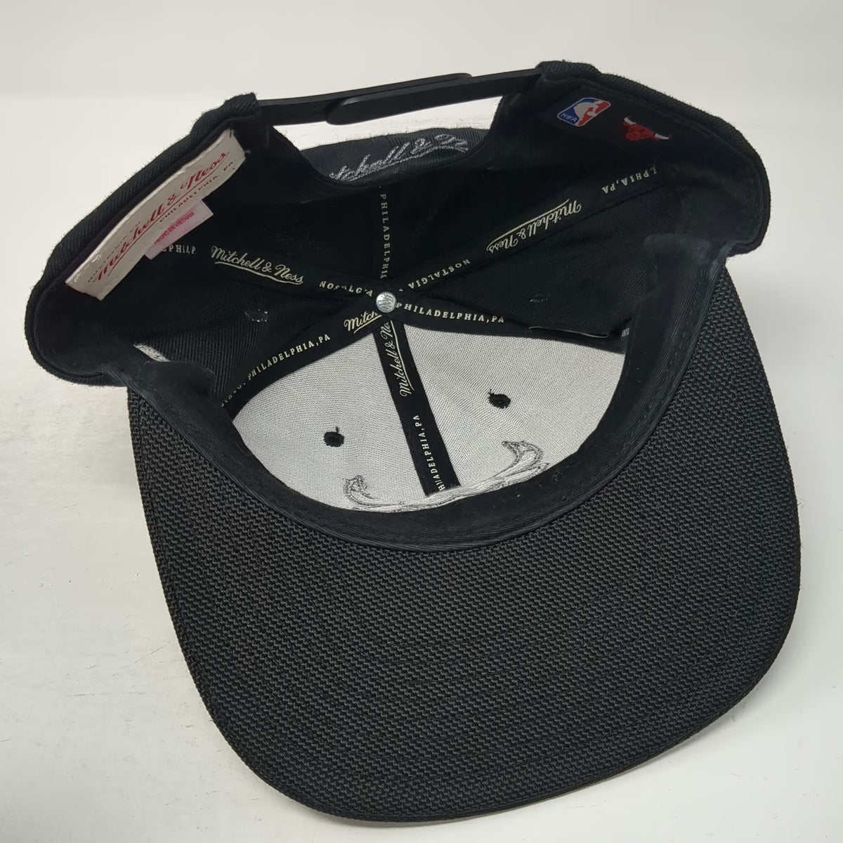 Mitchell & Ness Chicago Bulls NBA Black Snapback Hat One Size Flat Brim Logo