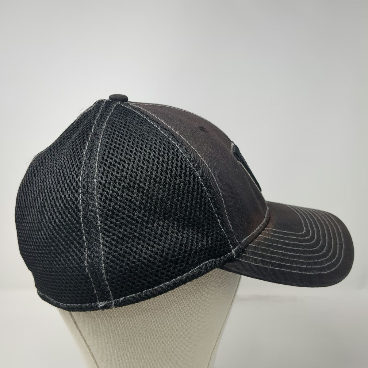 Washington Huskies NCAA New Era Cap Black XL Mesh Stretch Fit 39THIRTY W Logo