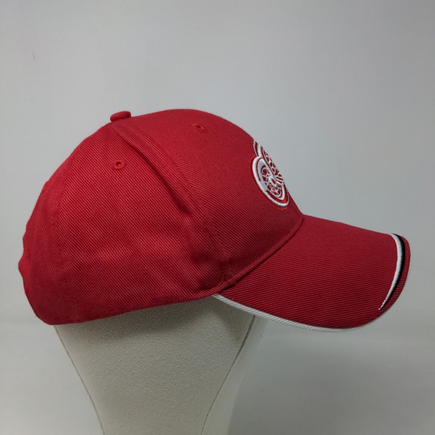 Fan Favorite Men's Strapback Hat Red Size OSFA Detroit Redwings NHL Embroidered