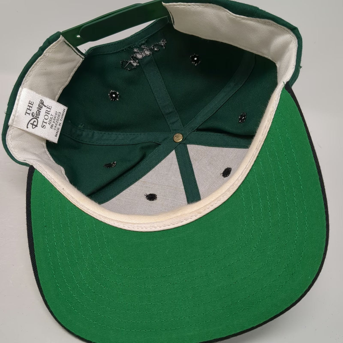 Disney Store Snapback Green One Size Tigger Winnie the Pooh Hat Two Tone Black