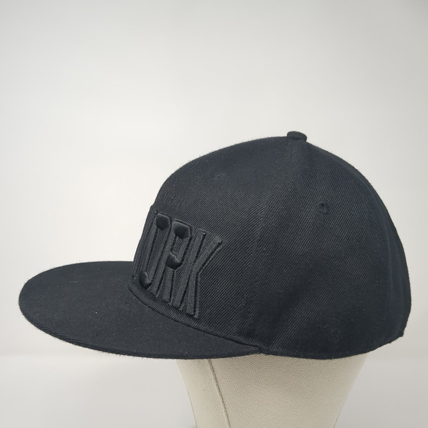 New York Snapback Hat Black One Size Adjustable Embroidered Vented Holes 6 Panel