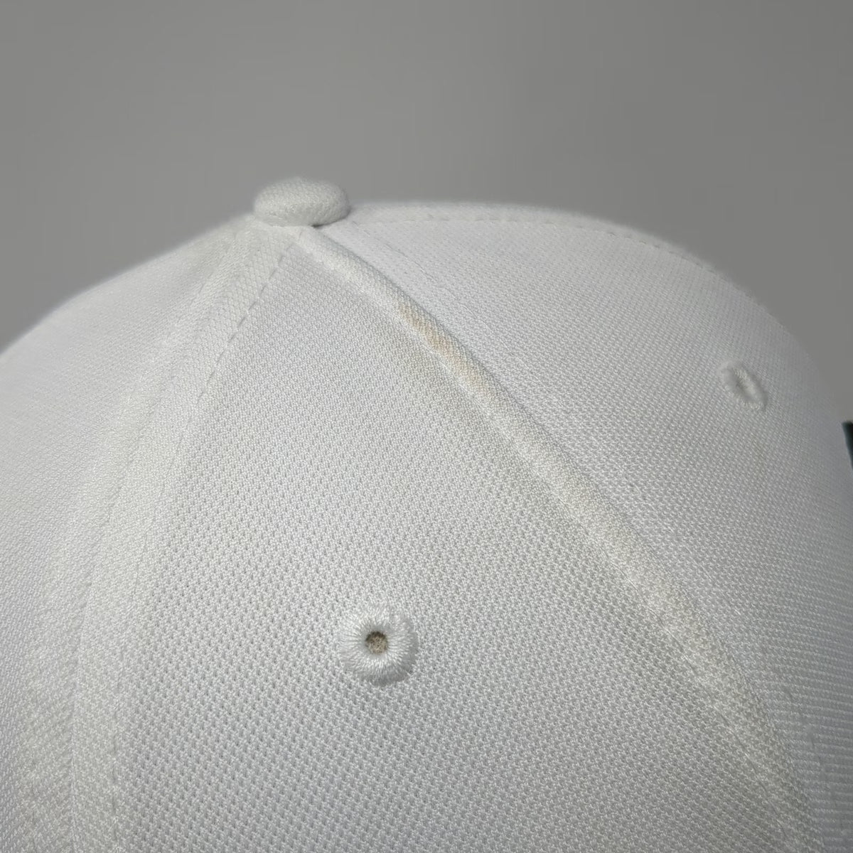 Under Armour Baseball Cap White L Fitted Embroidered Athletic Performance Hat