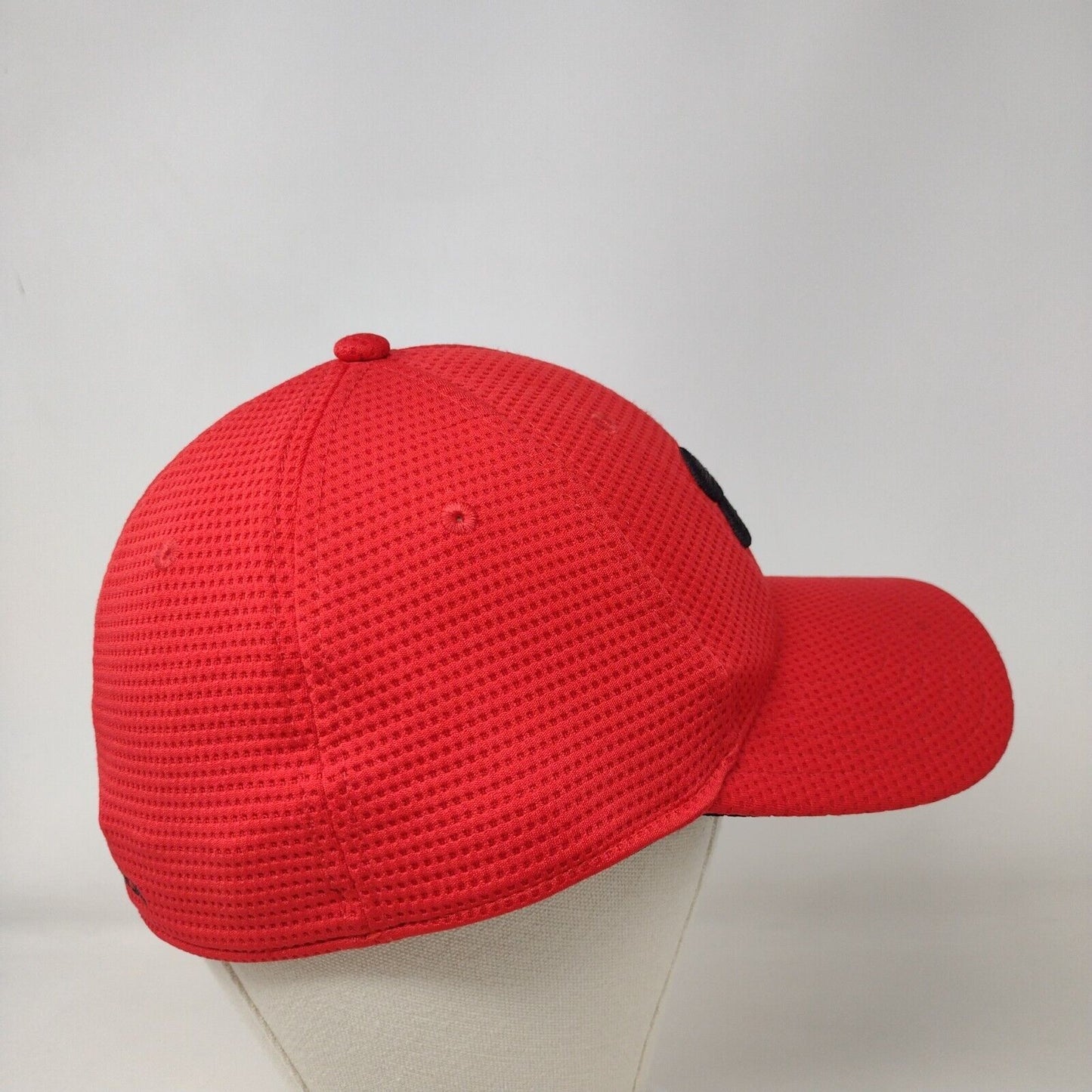Under Armour Fitted Hat Red Size L/XL Embroidered Logo Breathable 6 Panel