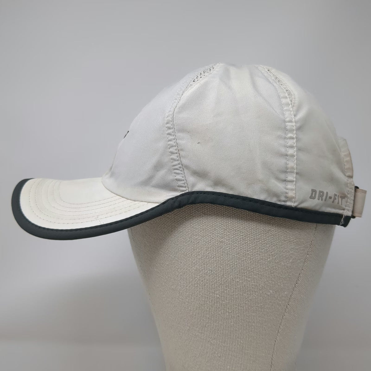 Nike Baseball Cap White One Size Performance Dri-Fit Featherlight Strapback Hat
