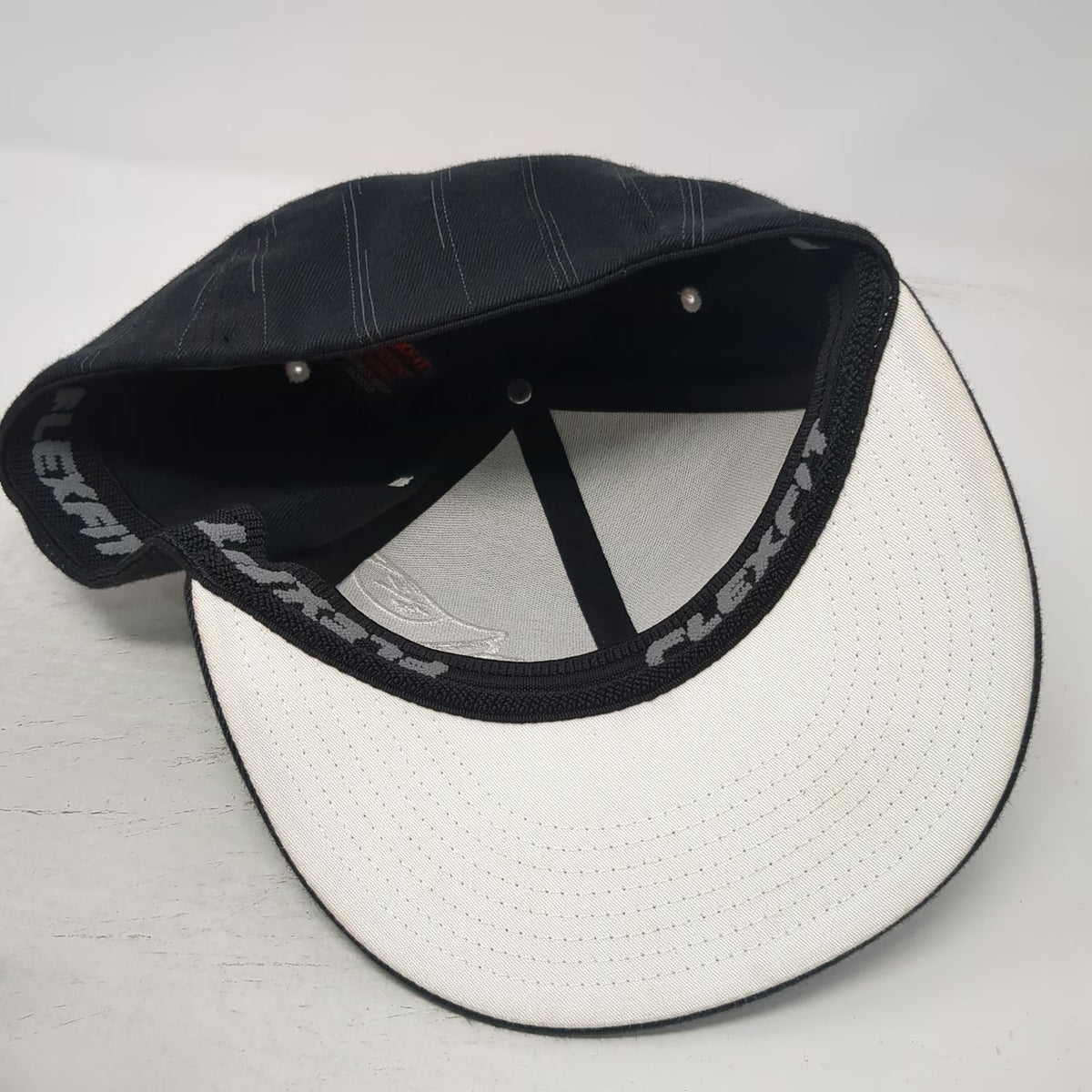 Flexfit Baseball Cap Black White L-XL Pinstripe Skull Pirate Curved Brim Hat