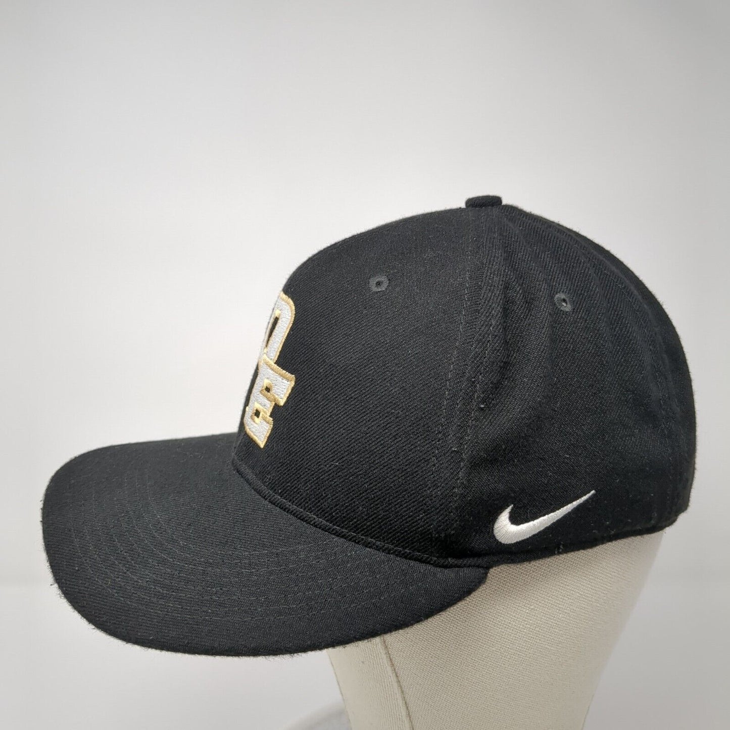 DE Fitted Hat Black M/L Lightweight Embroidered Swoosh Logo 643 Dri-Fit Nike