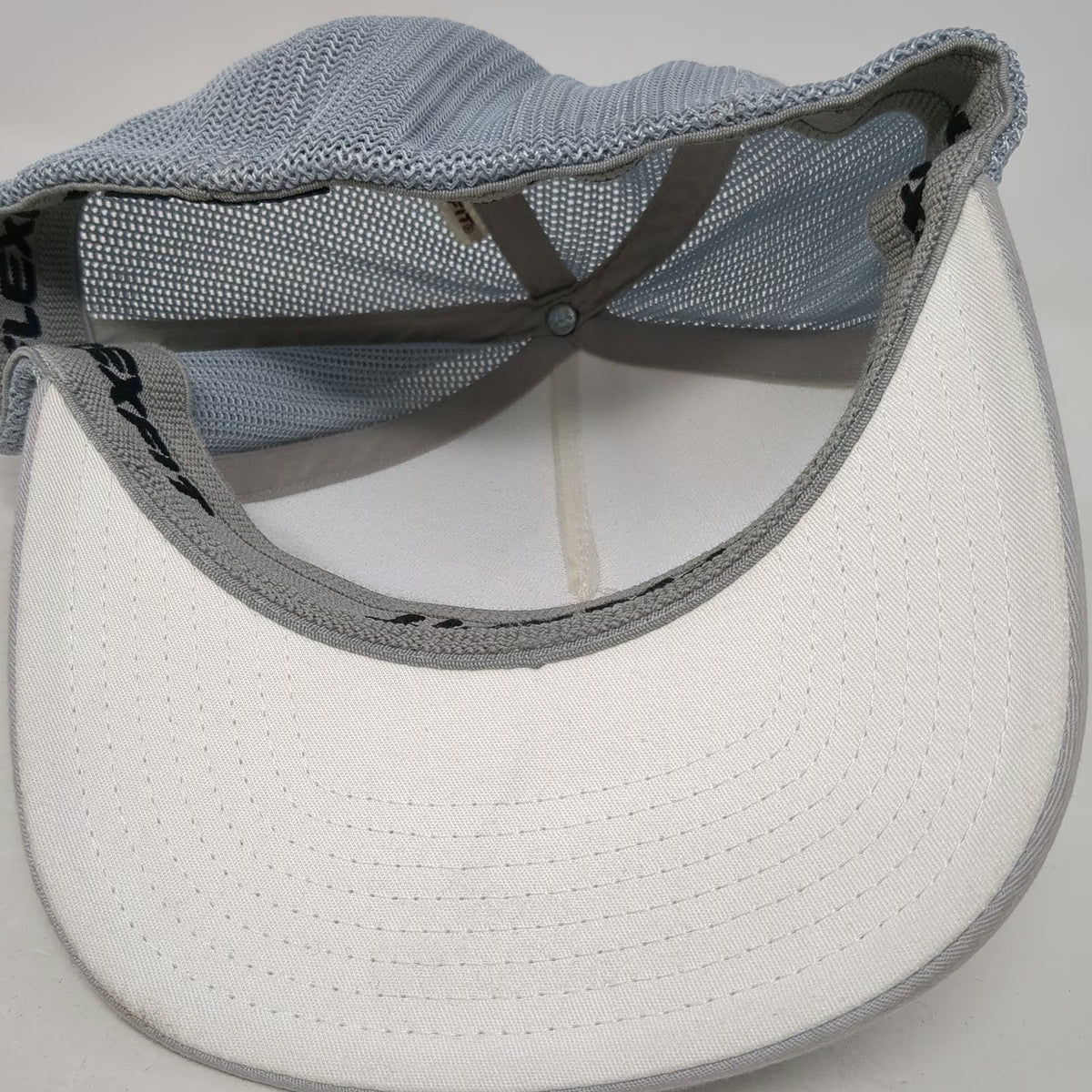 TravisMathew Baseball Cap Gray XL Fitted Mesh Stripes Flexfit Golf logo hat