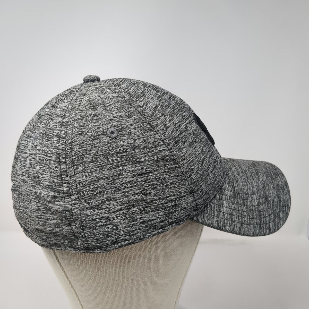 Under Armour Baseball Cap Gray XL Fitted Embroidered Logo Heathered Athletic Hat