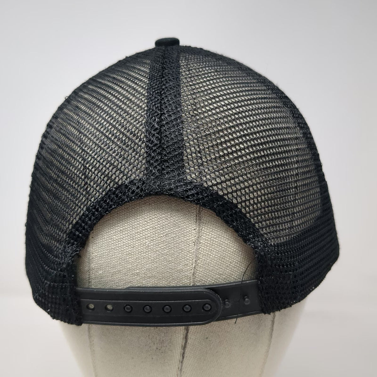 KNOSS Performance Trucker Hat Black One Size 3D Embroidery Mesh Back Snapback