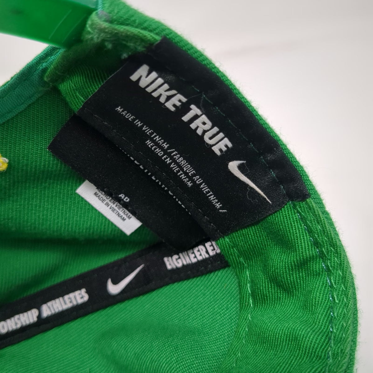 Nike Oregon Ducks NCAA Snapback Hat Green Yellow Silver One Size Metallic Brim