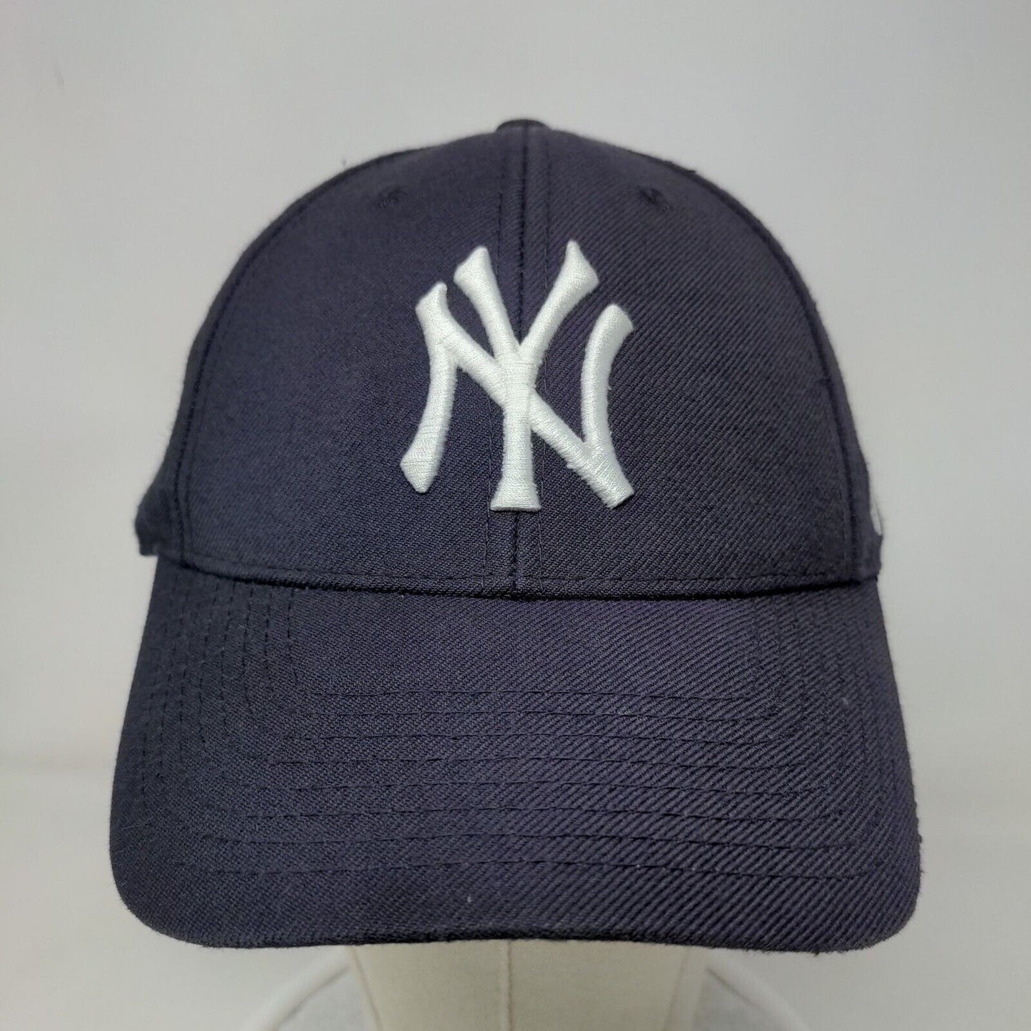 '47 Brand Men's Strapback Hat Blue OSFA Embroidered New York Yankees Logo