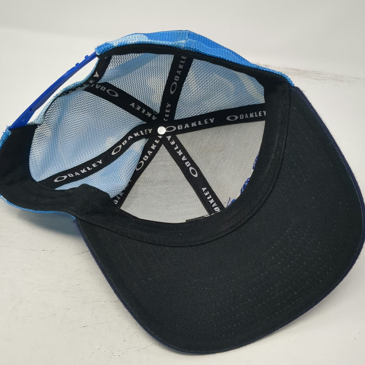 Oakley Trucker Hat Blue One Size Snapback Camo Mesh Embroidered Logo Sun Cap