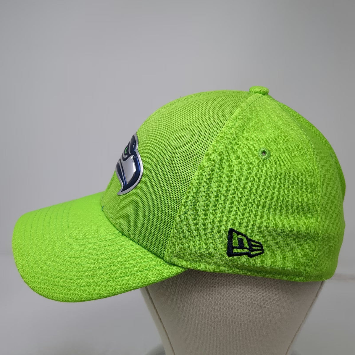 Seattle Seahawks NFL New Era Cap Hat Green M Metallic Logo 39THIRTY Flex