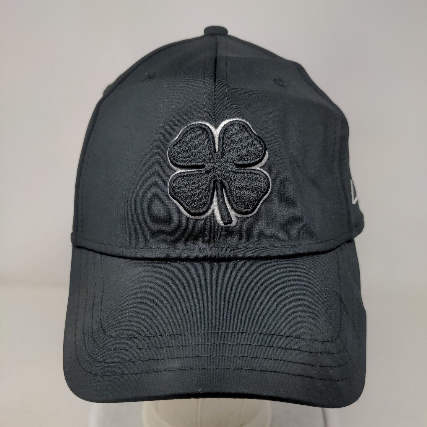Live Lucky Fitted Hat Black S/M Breathable Embroidered 6 Panel Black Clover