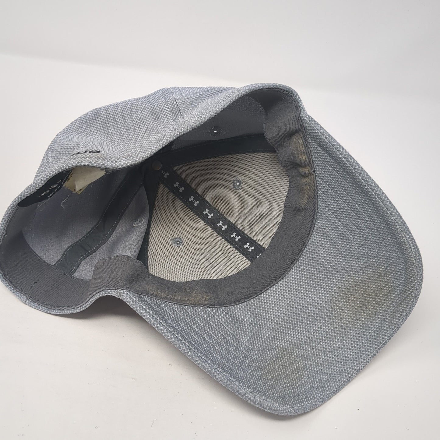 Under Armour Fitted Baseball Cap Gray Large Lightweight Embroidered 6 Panel