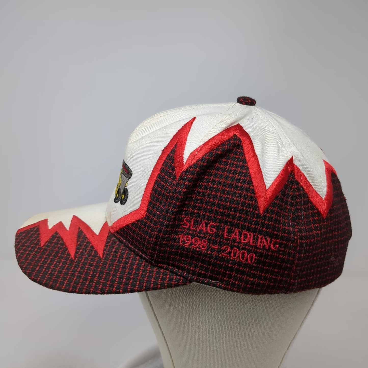 Kati Baseball Cap White Red Black Slag Ladling Astaris 1998-2000 Shark Tooth Hat
