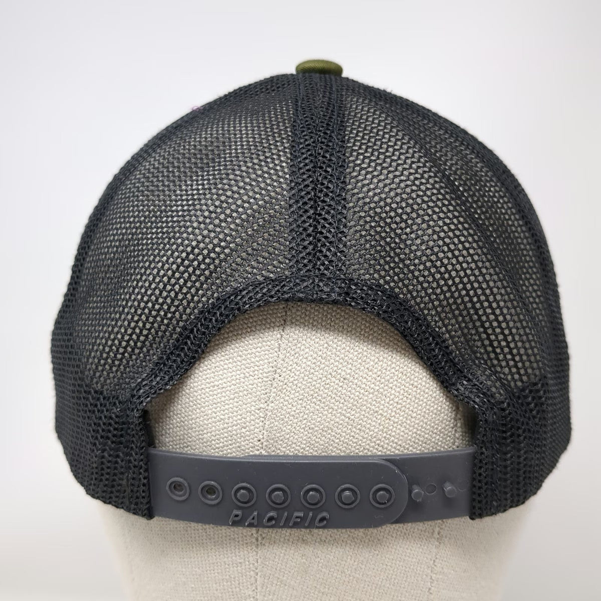 Pacific Headwear Trucker Hat Green One Size Duck Crossed Axes Mesh Snapback hat
