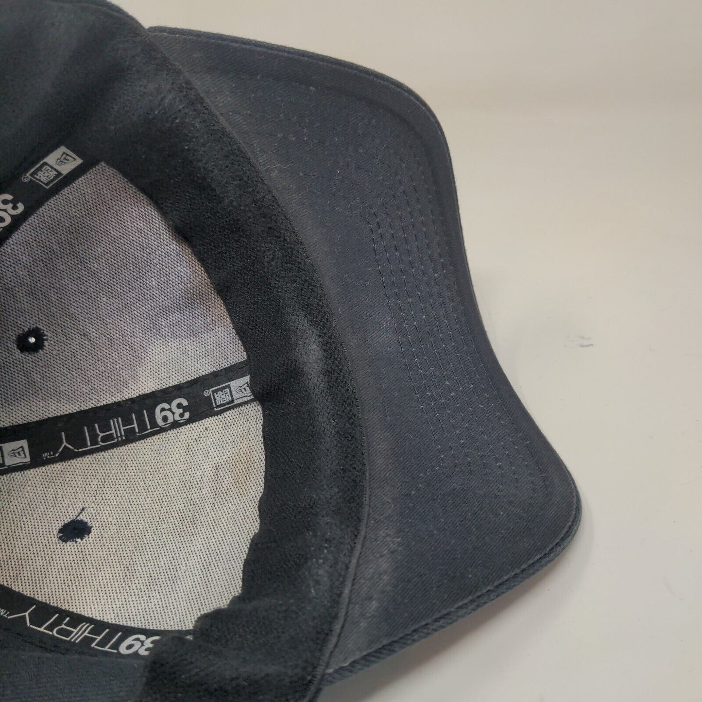 New Era Men's Fitted Hat Black Size M/L Embroidered New York Yankees Logo