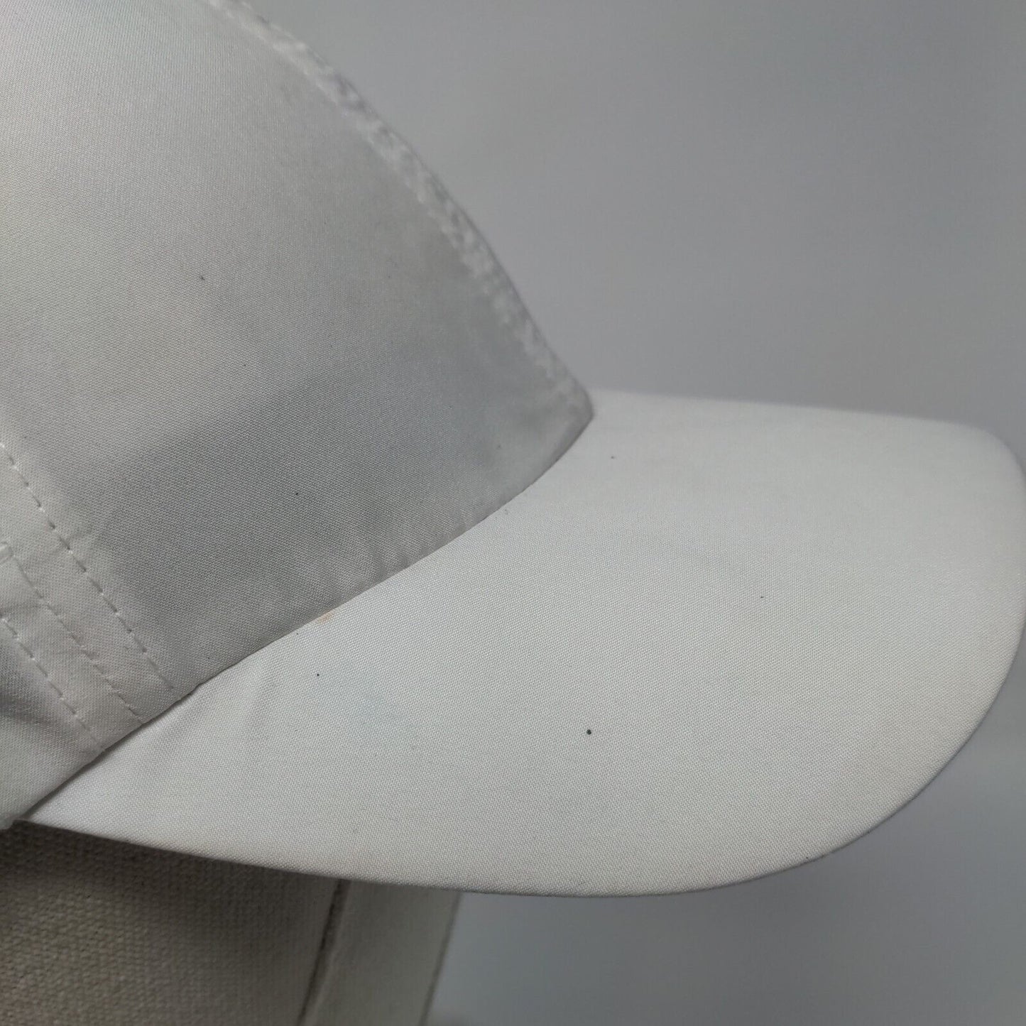 Under Armour Women's Strapback Hat White OSFM Adjustable 6 Panel