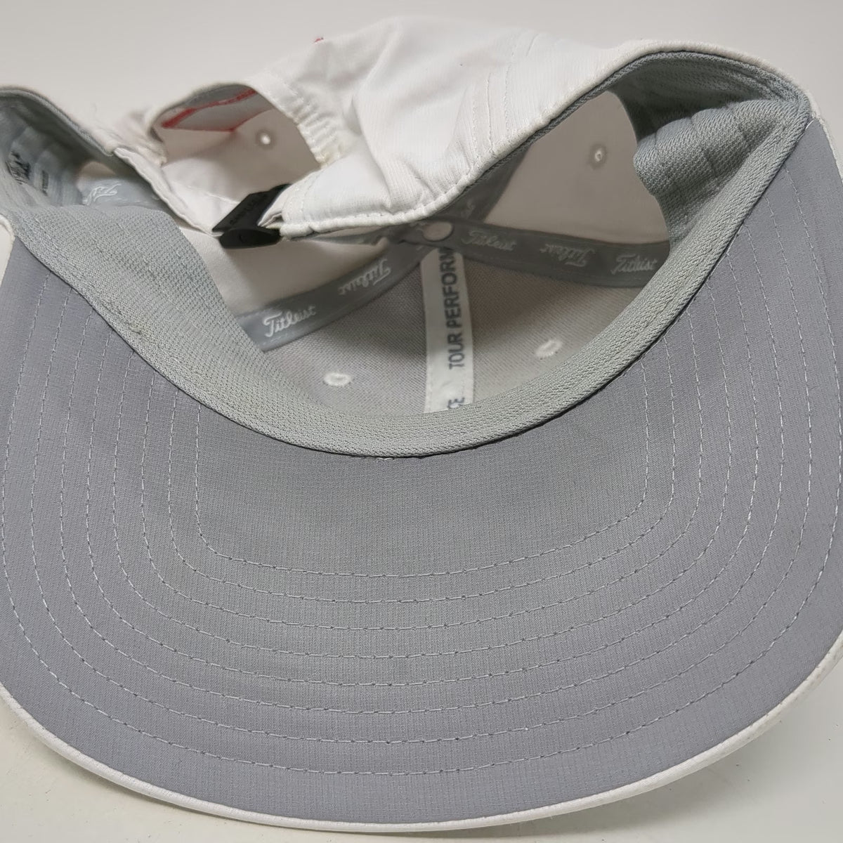 Titleist Baseball Cap White One Size Pro V1 FJ Performance Slideback Golf Hat