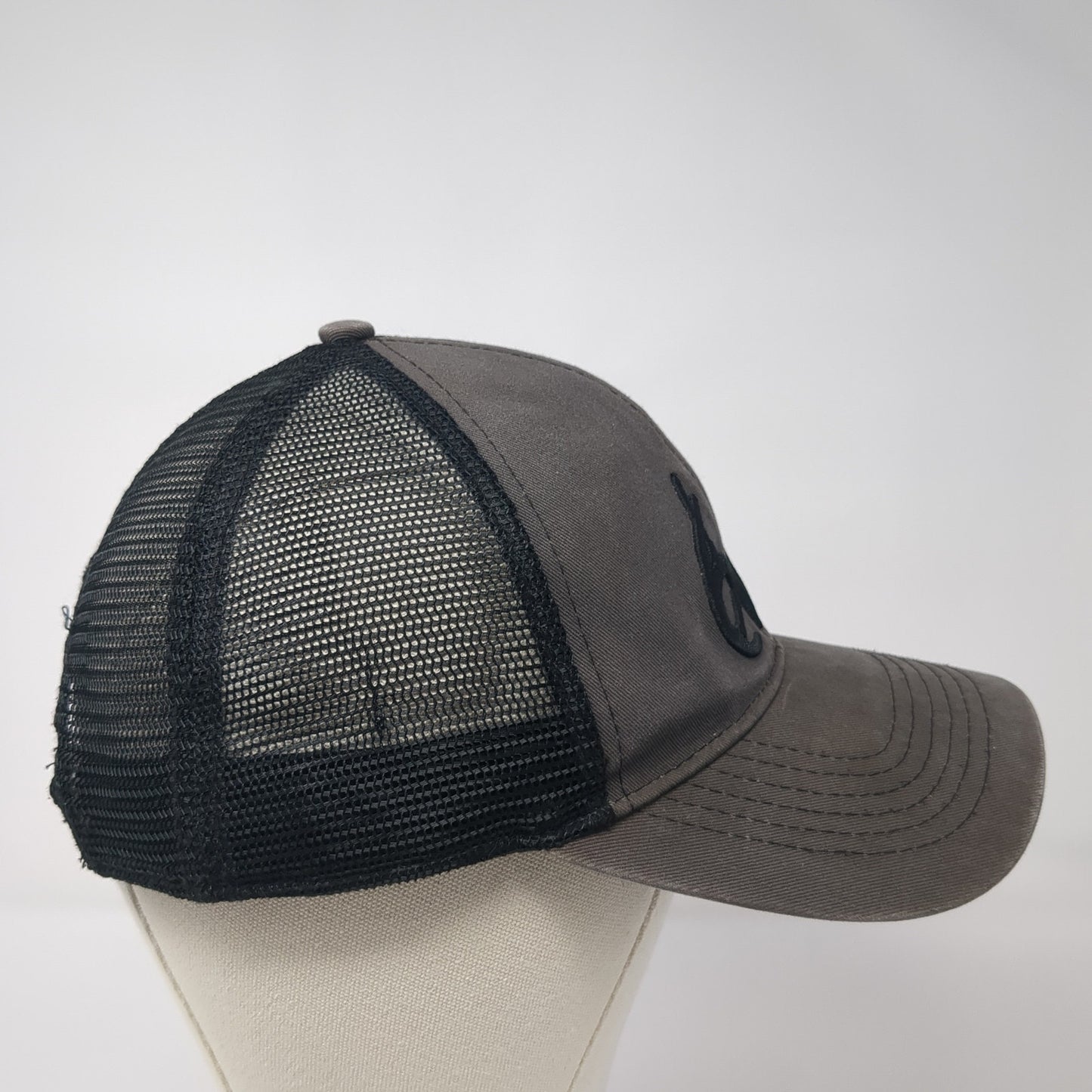 Realtree Outfitters sdnapback Trucker Hat Gray One Size Adjustable Mesh Back