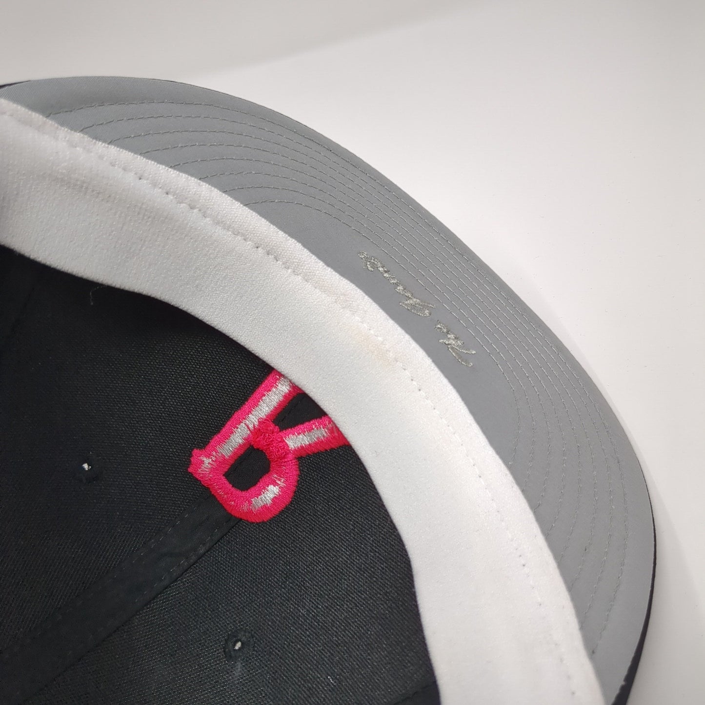 The Game Fitted Flat Bill Hat Black Embroidered Pink R Logo Size Small