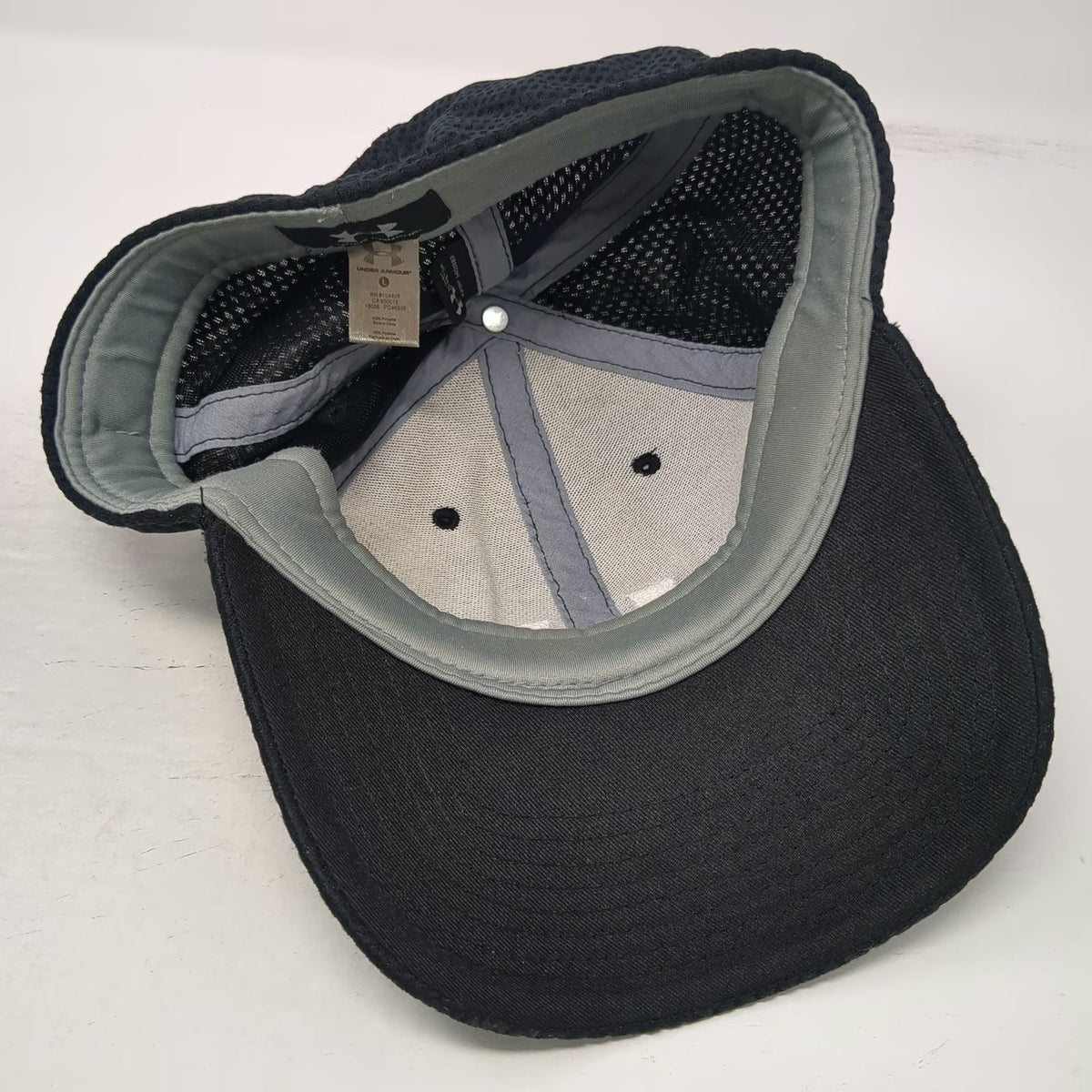 Under Armour Baseball Cap Black L Mesh Fitted Hat White Embroidered Logo Stretch