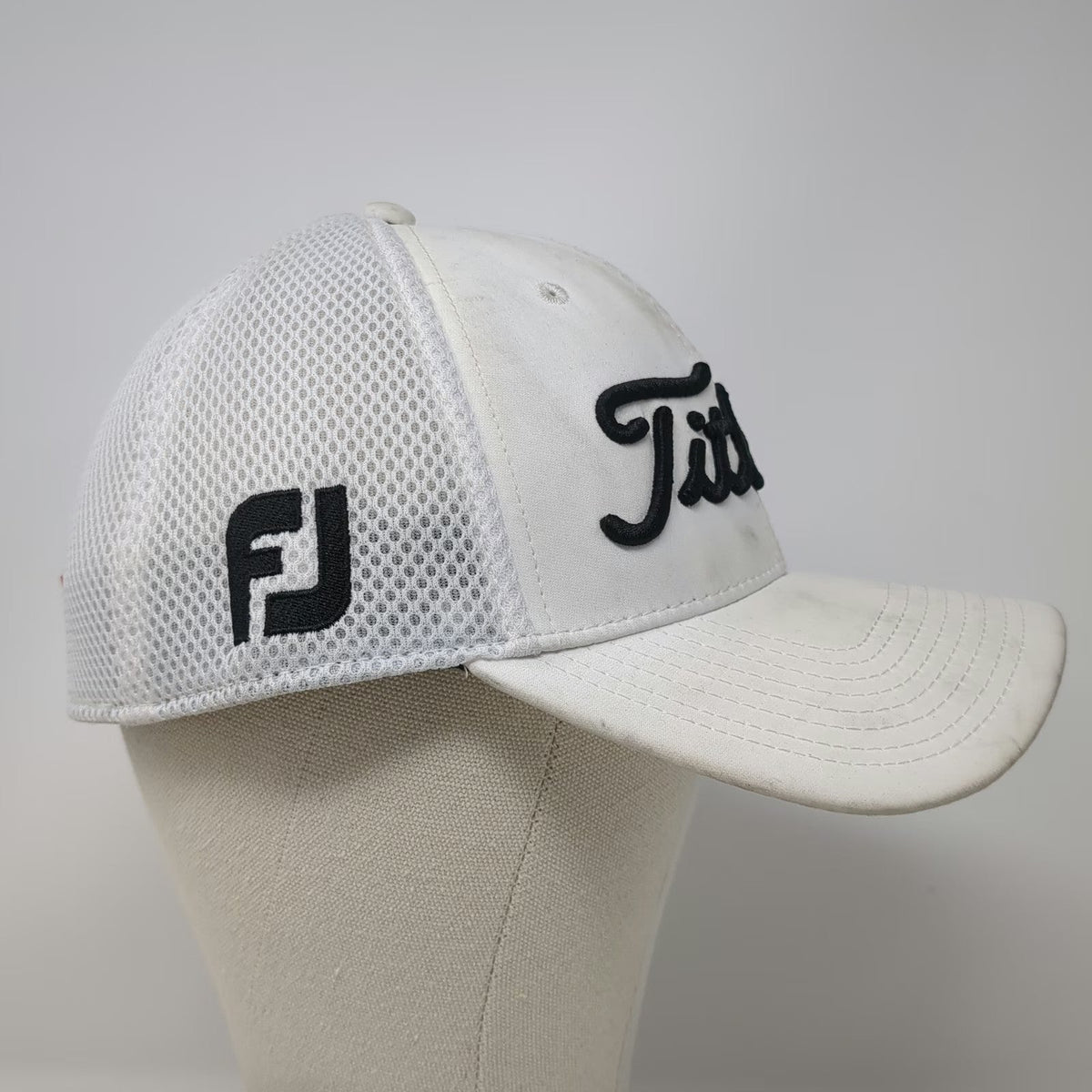 Titleist Baseball Cap White L Mesh Back Stretch Fit New Era Pro V1 FJ Golf Hat
