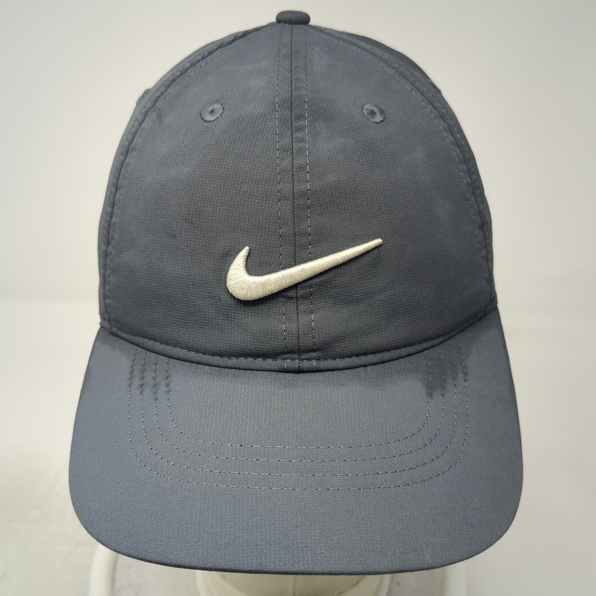 Nike Baseball Cap Gray One Size Strapback Embroidered Swoosh Logo Hat Polyester