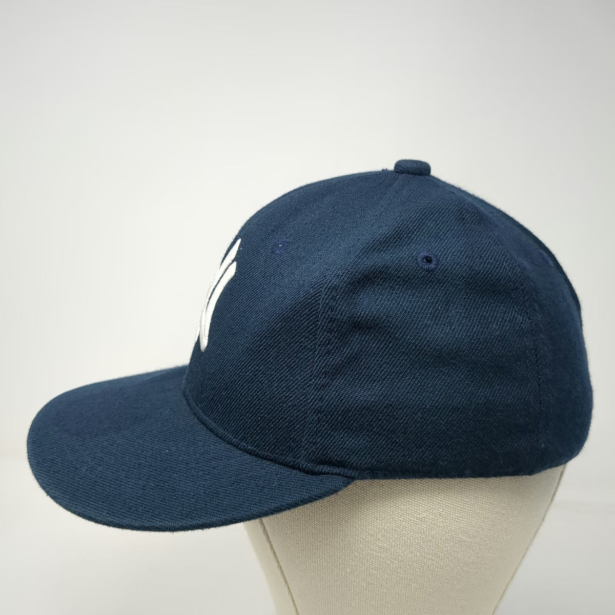 New York Yankees MLB Premium Headwear Blue Baseball Cap 6 7/8 Fitted Flat Brim