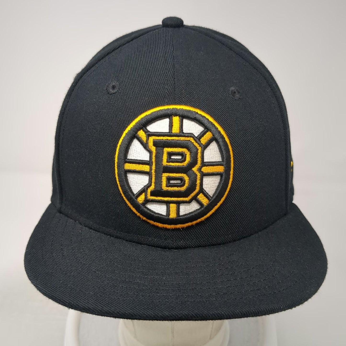 Fanatics Boston Bruins NHL Cap Black 7 1/2 Fitted Embroidered Logo Flat Brim Hat