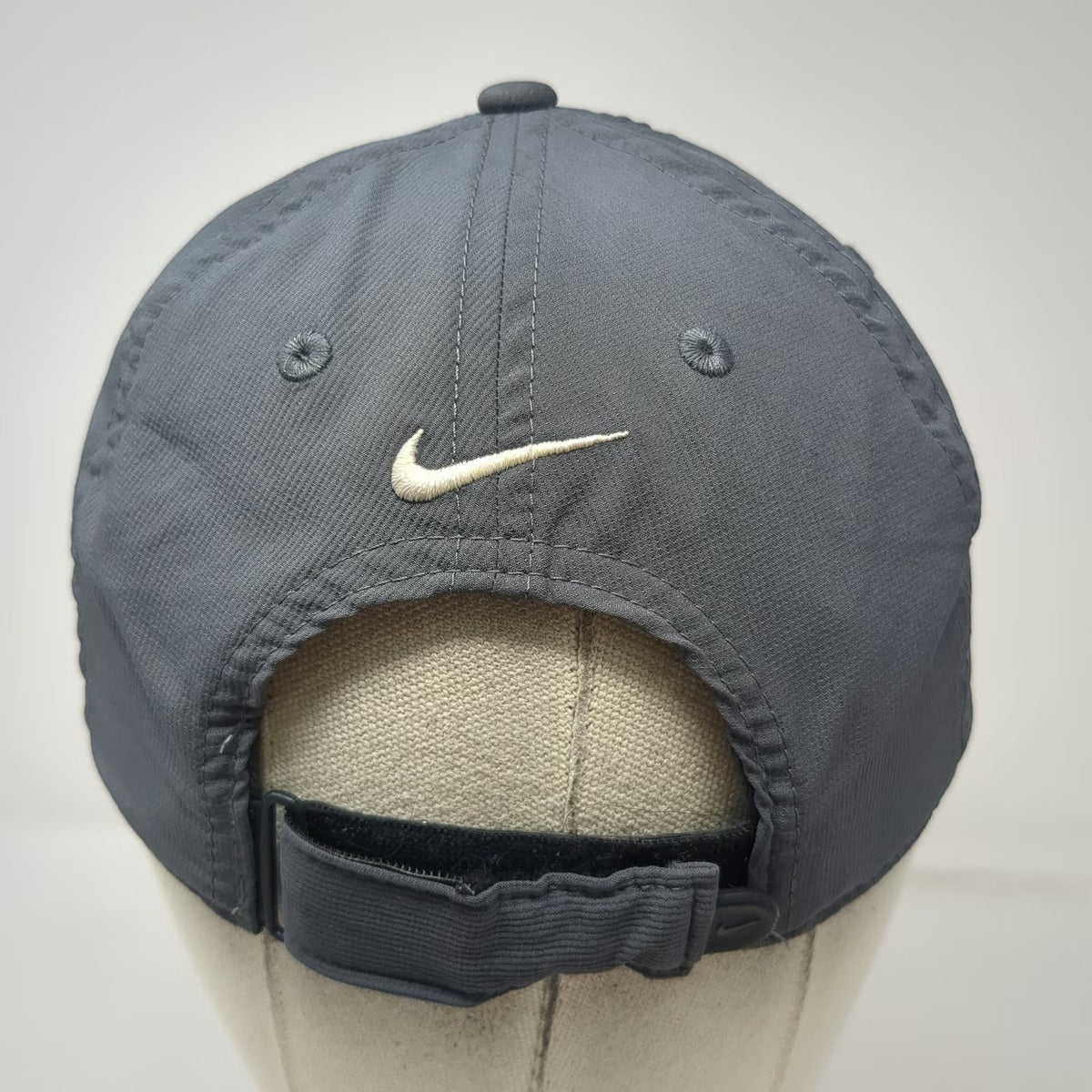 Nike Baseball Cap Gray One Size Strapback Embroidered Swoosh Logo Hat Polyester