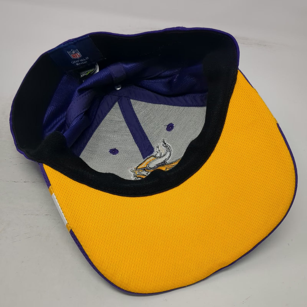 Minnesota Vikings NFL Reebok Cap Purple XL Onfield Stretch Fit Curved Brim Logo