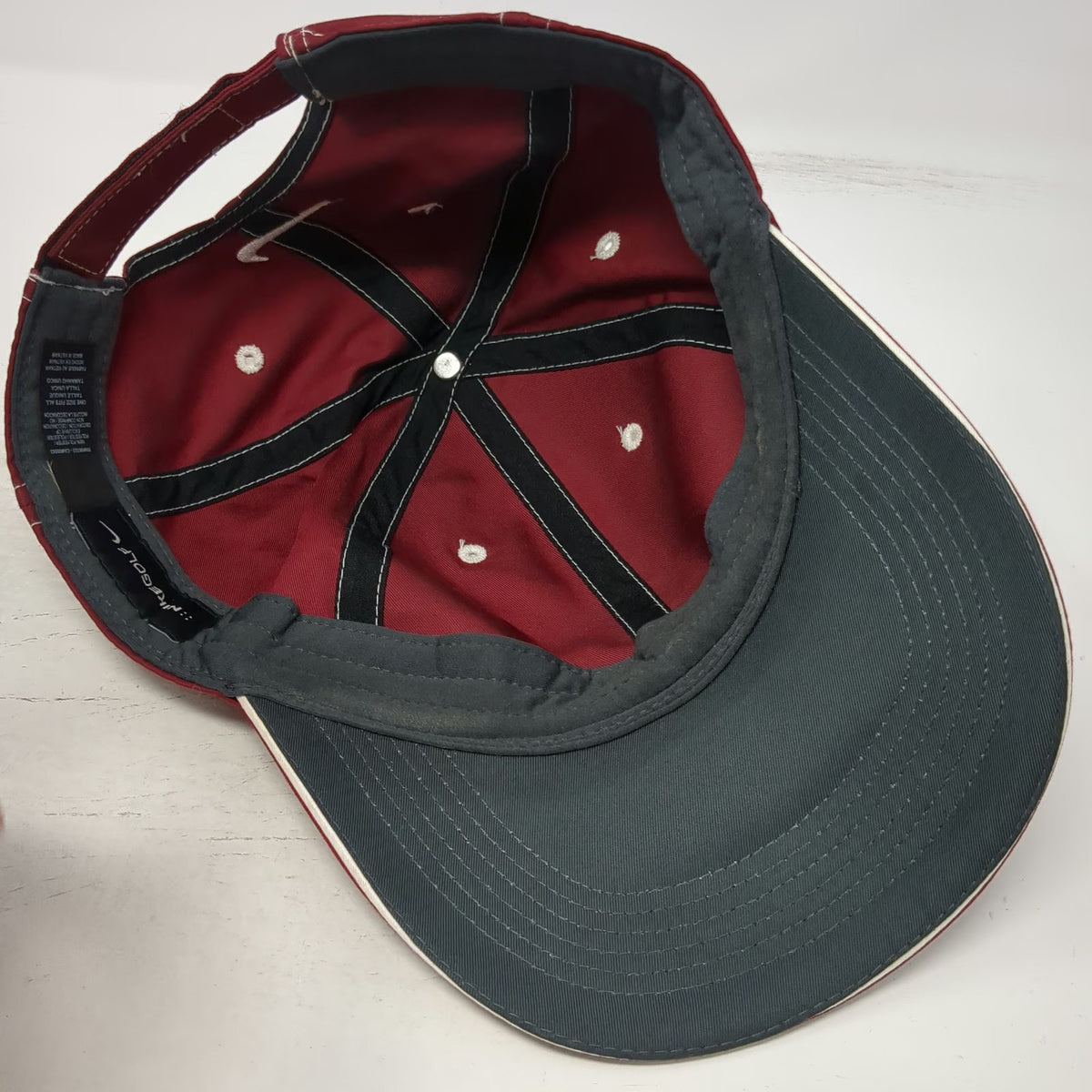 Nike Golf Baseball Cap Red One Size Embroidered Swoosh Contrast Stitch Hat Strap