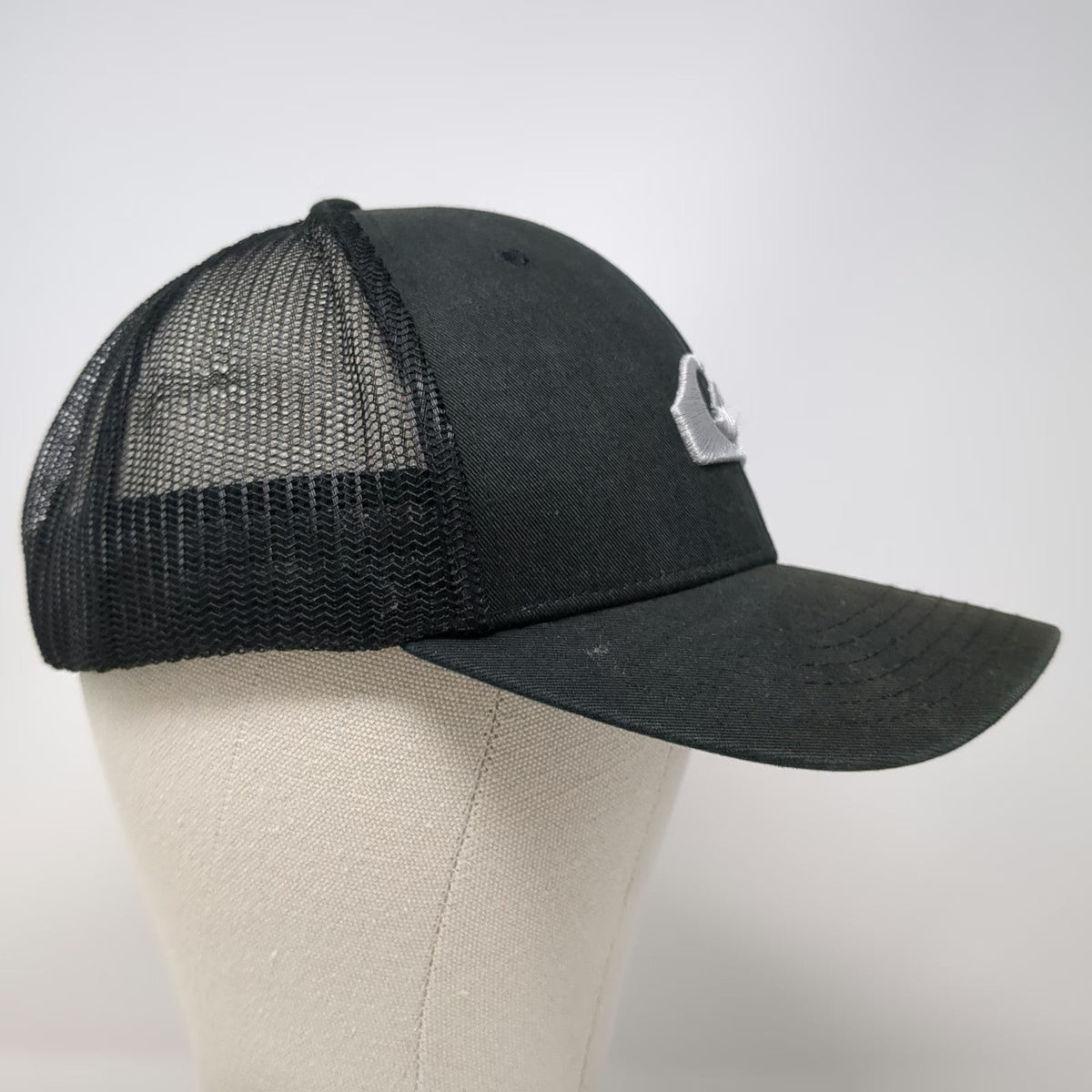 Quiksilver Trucker Hat Black One Size Mesh Snapback Mountain Wave Surf Logo