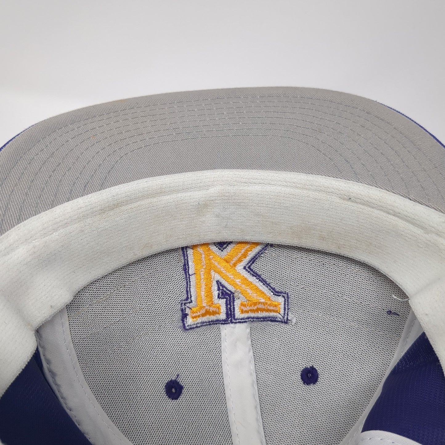 K Bulldogs Fitted Baseball Cap Purple Small Lightweight Embroidered The Game Pro