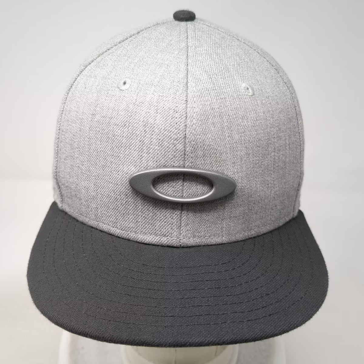New Era Oakley Gray Black Snapback Hat One Size 9FIFTY Flat Brim Logo Adjustable